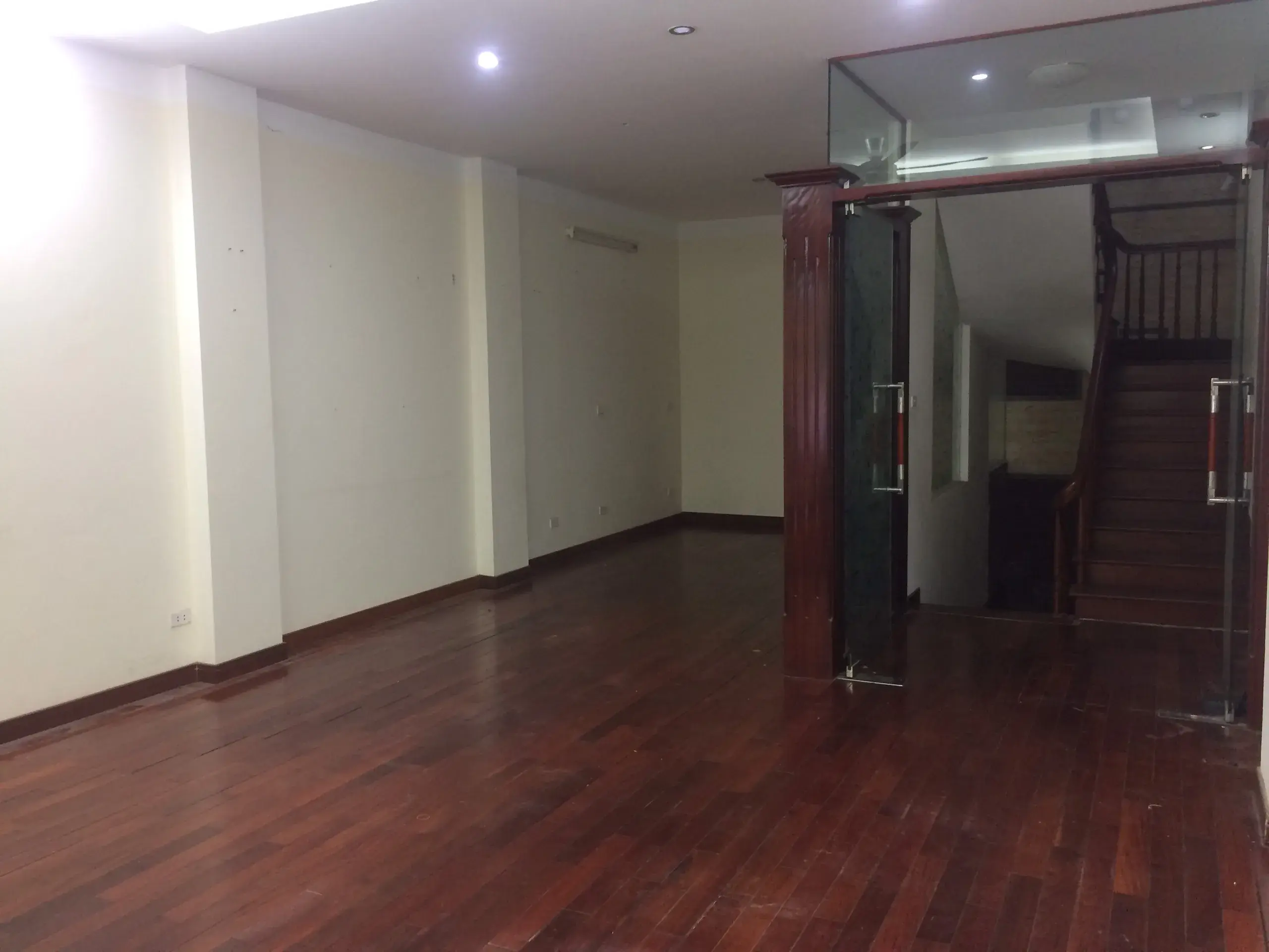 Cho thuê nhà nguyên căn mới hiện đại mặt phố Xuân Quỳnh, Cầu Giấy. DT 80m x 5t, mt 6m. Giá 30tr/th