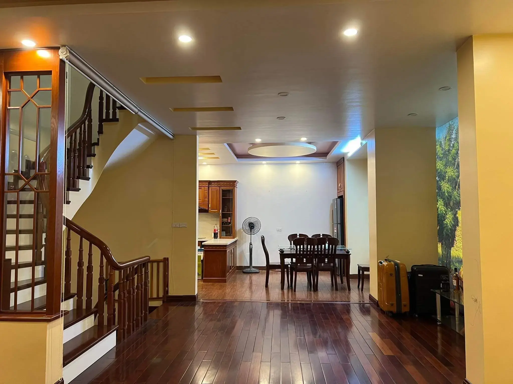 Cho thuê biệt thự mới hiện đại KĐT Mỹ Đình 1. DT 200m x 4 tầng, mt 10. Giá 45tr/th.